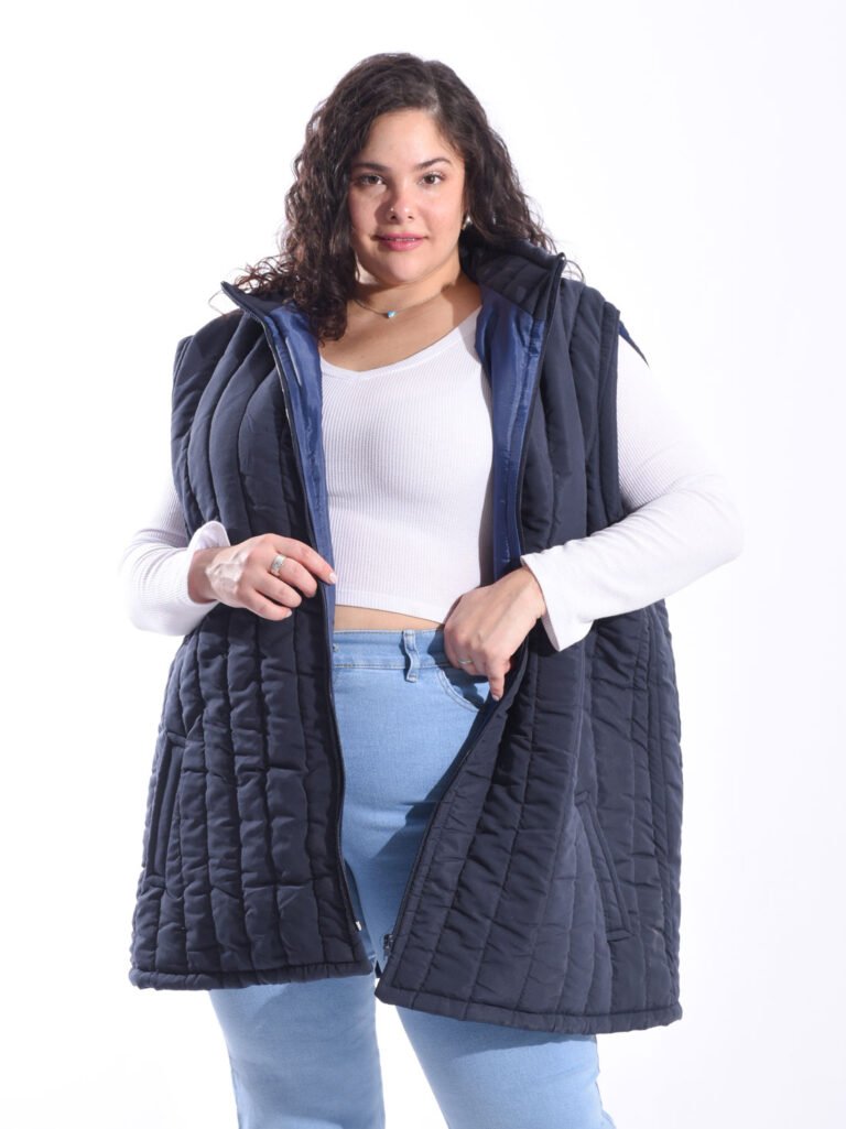 Chaleco de microfibra para mujer en talle especial color negro acolchado sin mangas