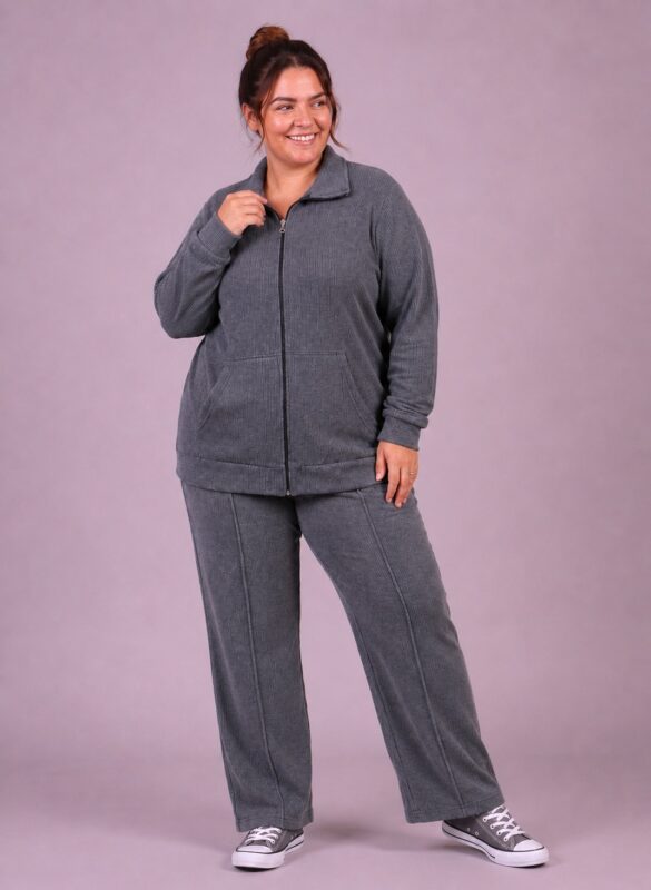Conjunto campera con cuello y pantalón morley diesel en talles especiales para mujer.