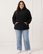Campera Polar en talles especiales para dama disponible en colores negro y verde.